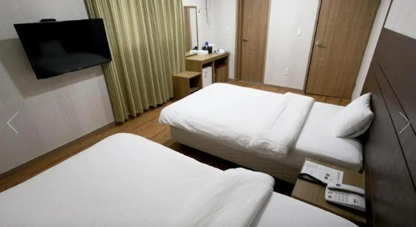 Cj Tourist Hotel Jeju 2*,