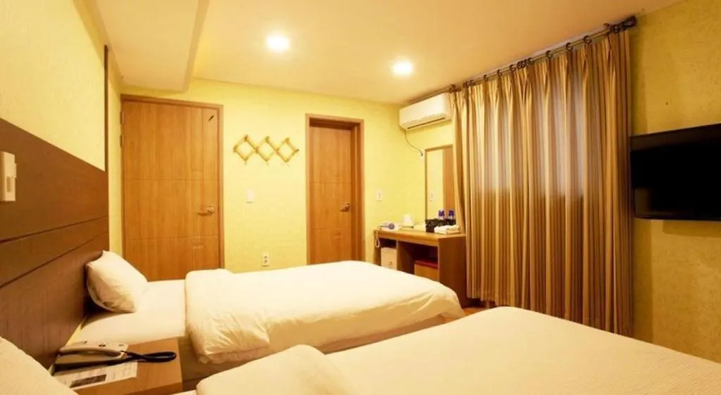 Cj Tourist Hotel Jeju