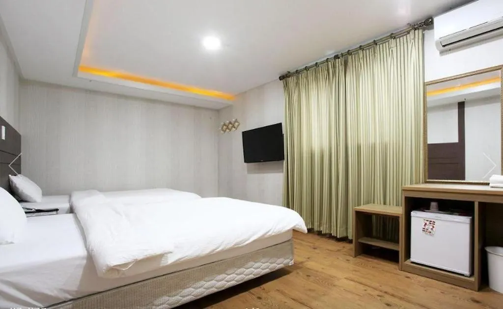 Cj Tourist Hotel Jeju