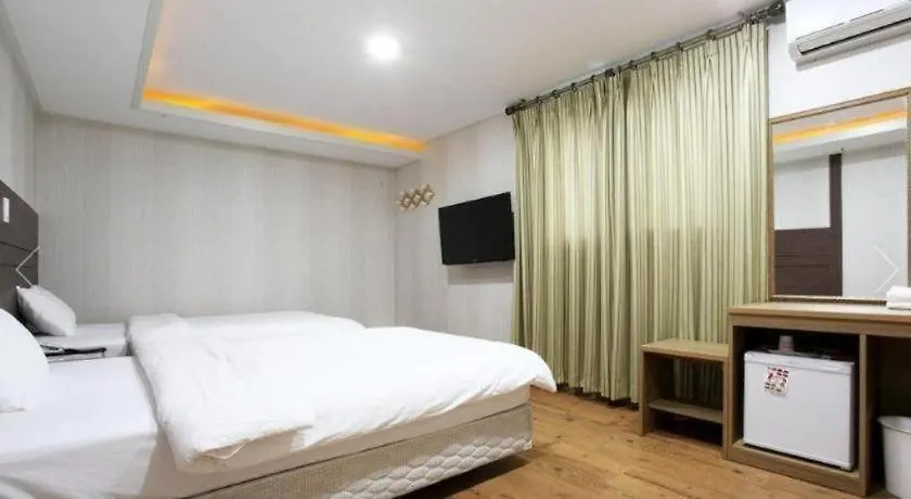 Cj Tourist Hotel Jeju Motel